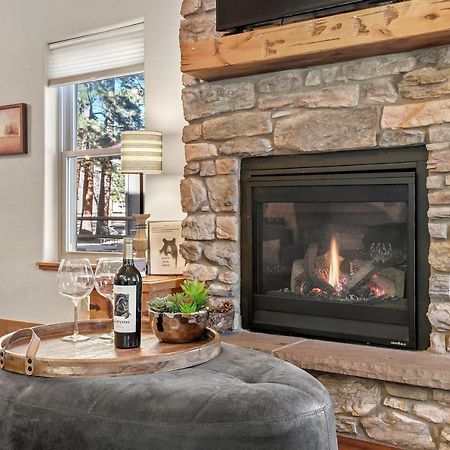 Black Bear Cabin With Hot Tub ウッドランド・パーク エクステリア 写真