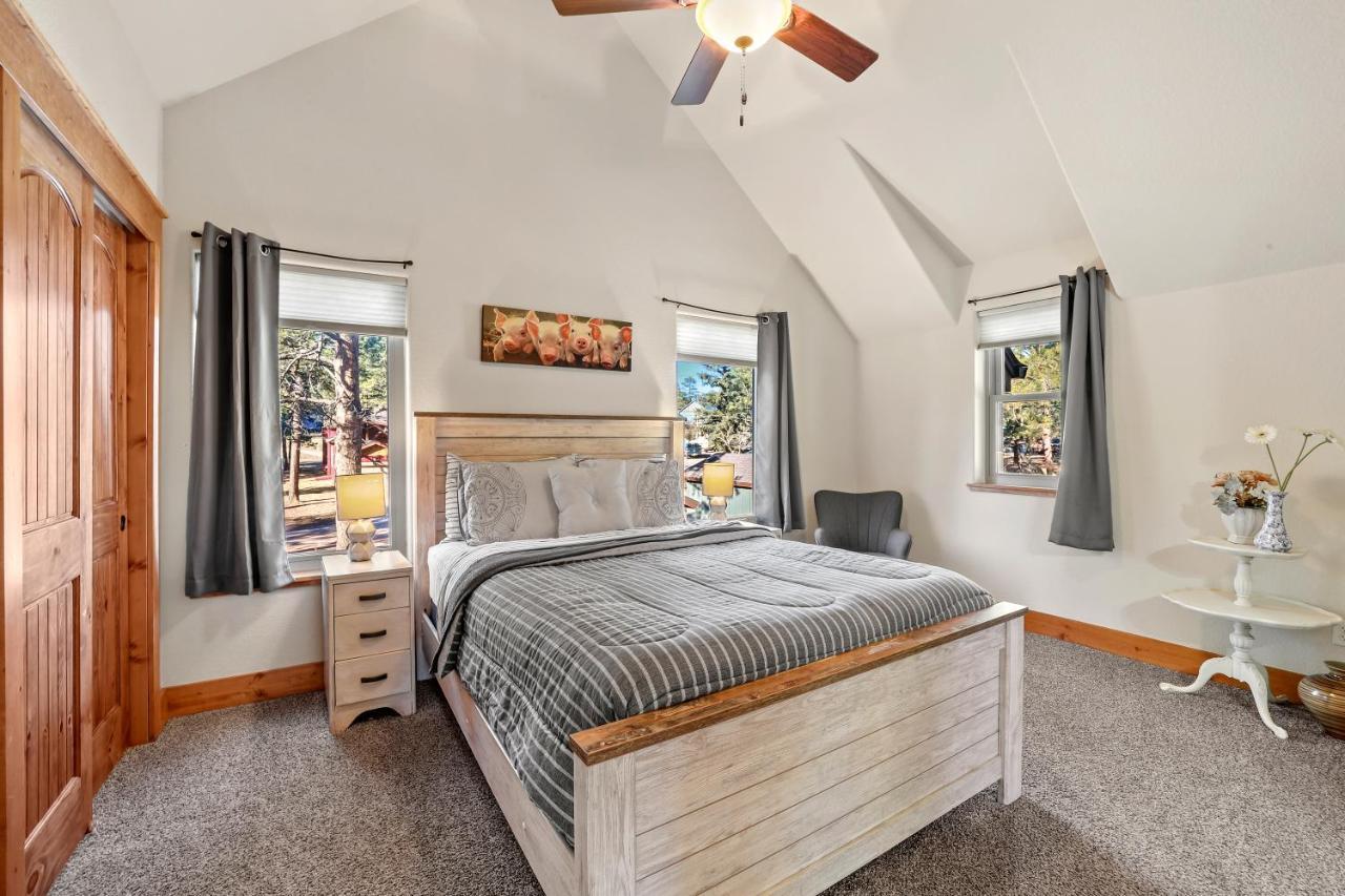 Black Bear Cabin With Hot Tub ウッドランド・パーク エクステリア 写真