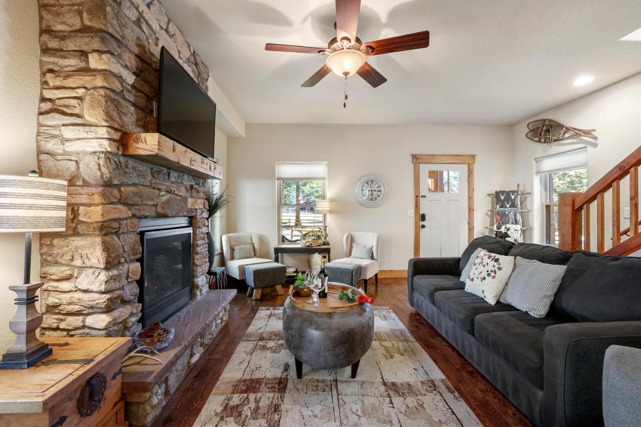 Black Bear Cabin With Hot Tub ウッドランド・パーク エクステリア 写真
