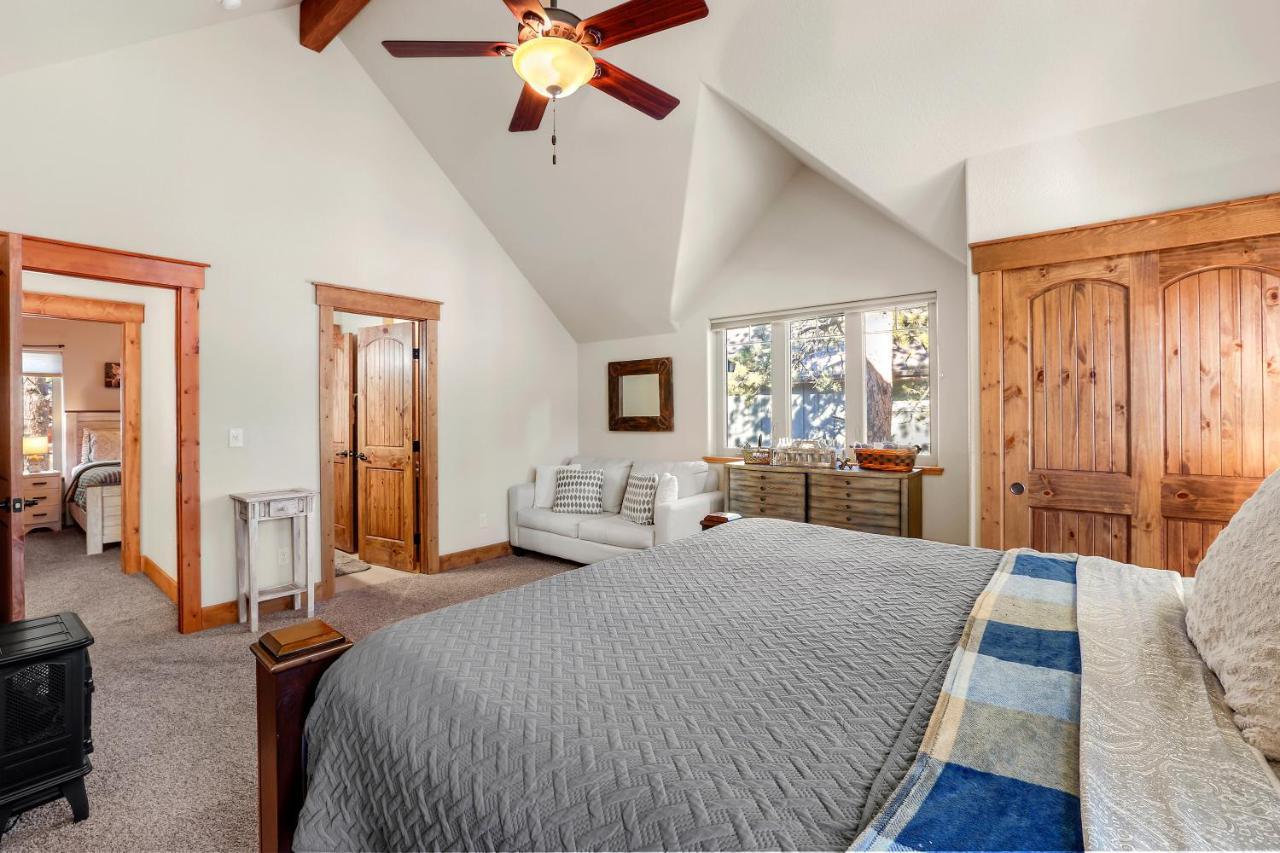 Black Bear Cabin With Hot Tub ウッドランド・パーク エクステリア 写真