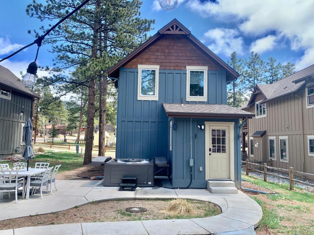 Black Bear Cabin With Hot Tub ウッドランド・パーク エクステリア 写真